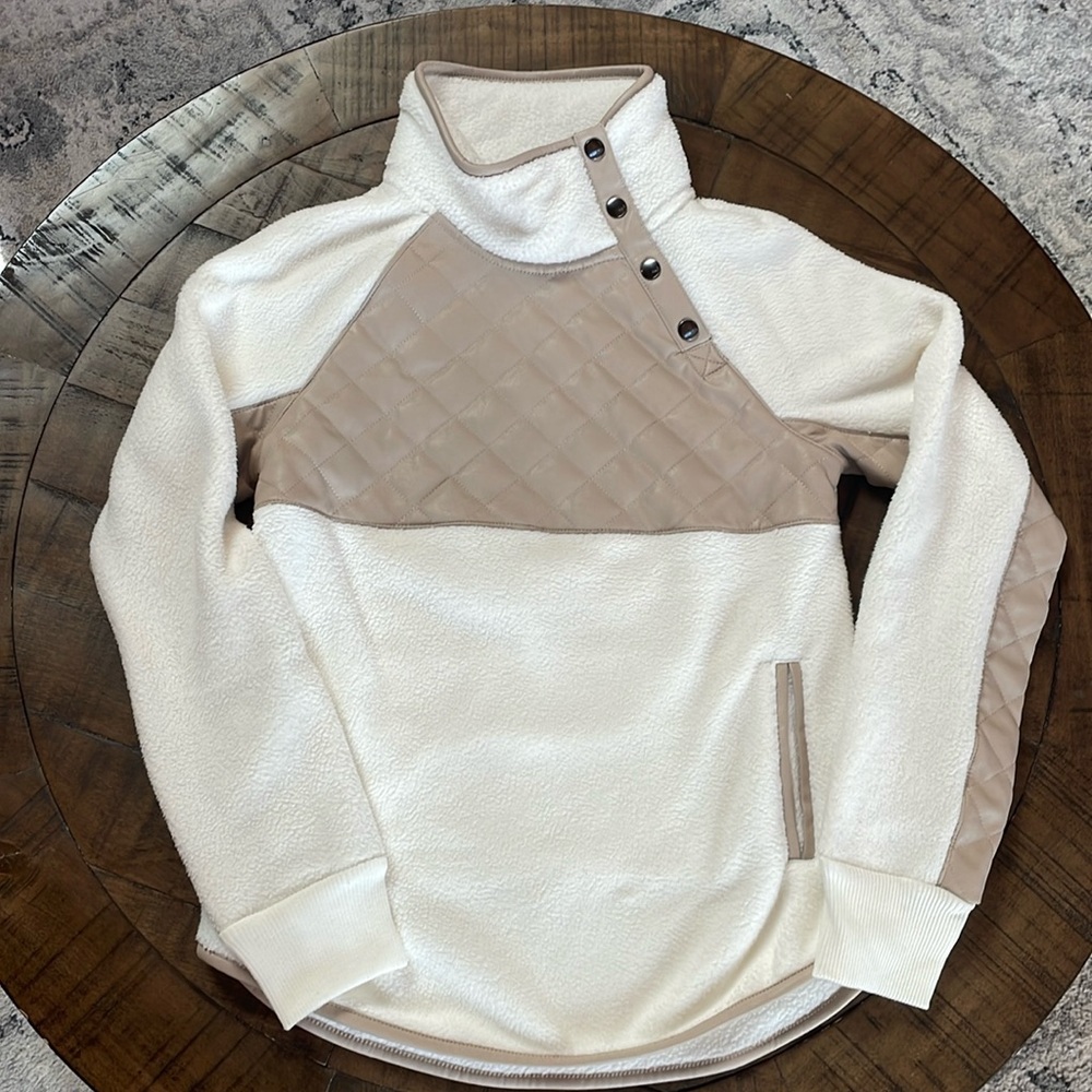 Women’s Abercrombie fleece pullover, Size XXS